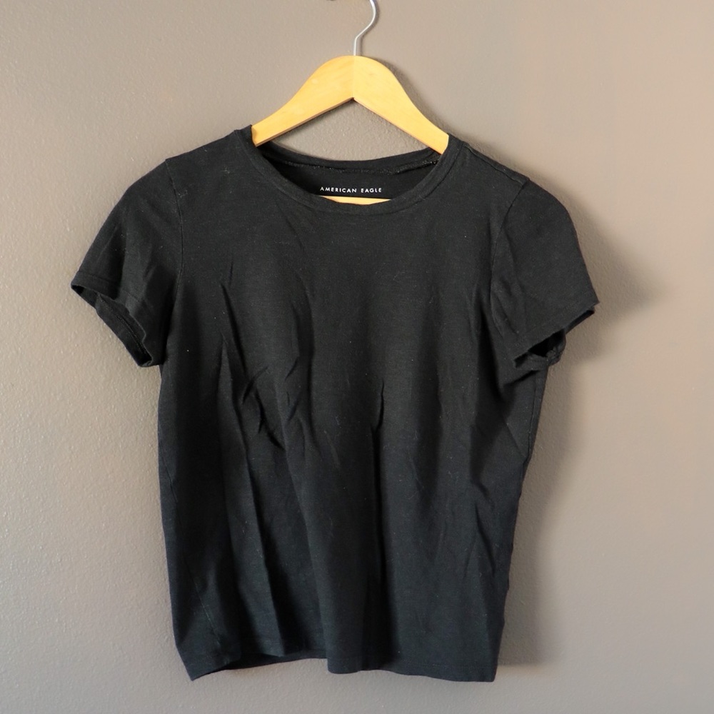 American eagle women’s black t-shirt size S in black